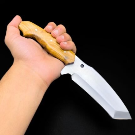 Inexpensive bushcraft knife
